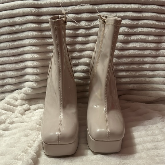 NEW Steve Madden Boots - Picture 3 of 7